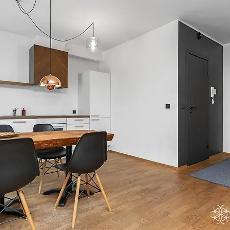 Cozy 1br Apartm Near Kadriorg With Balcony And Parking *