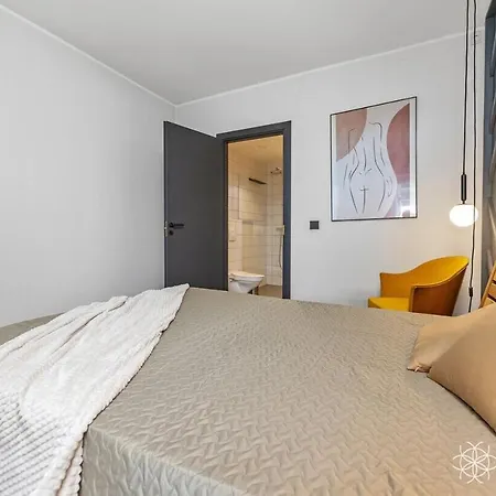 Cozy 1br Apartm Near Kadriorg With Balcony And Parking *